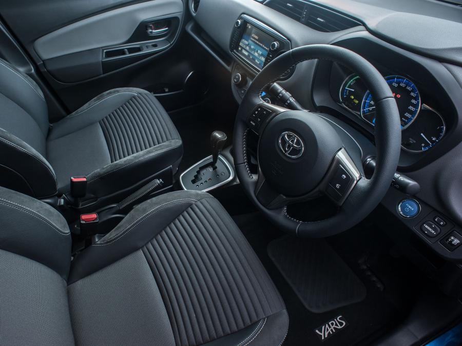  Toyota Yaris Hybrid 2014 года  (ZA) (фото 7 из 7)